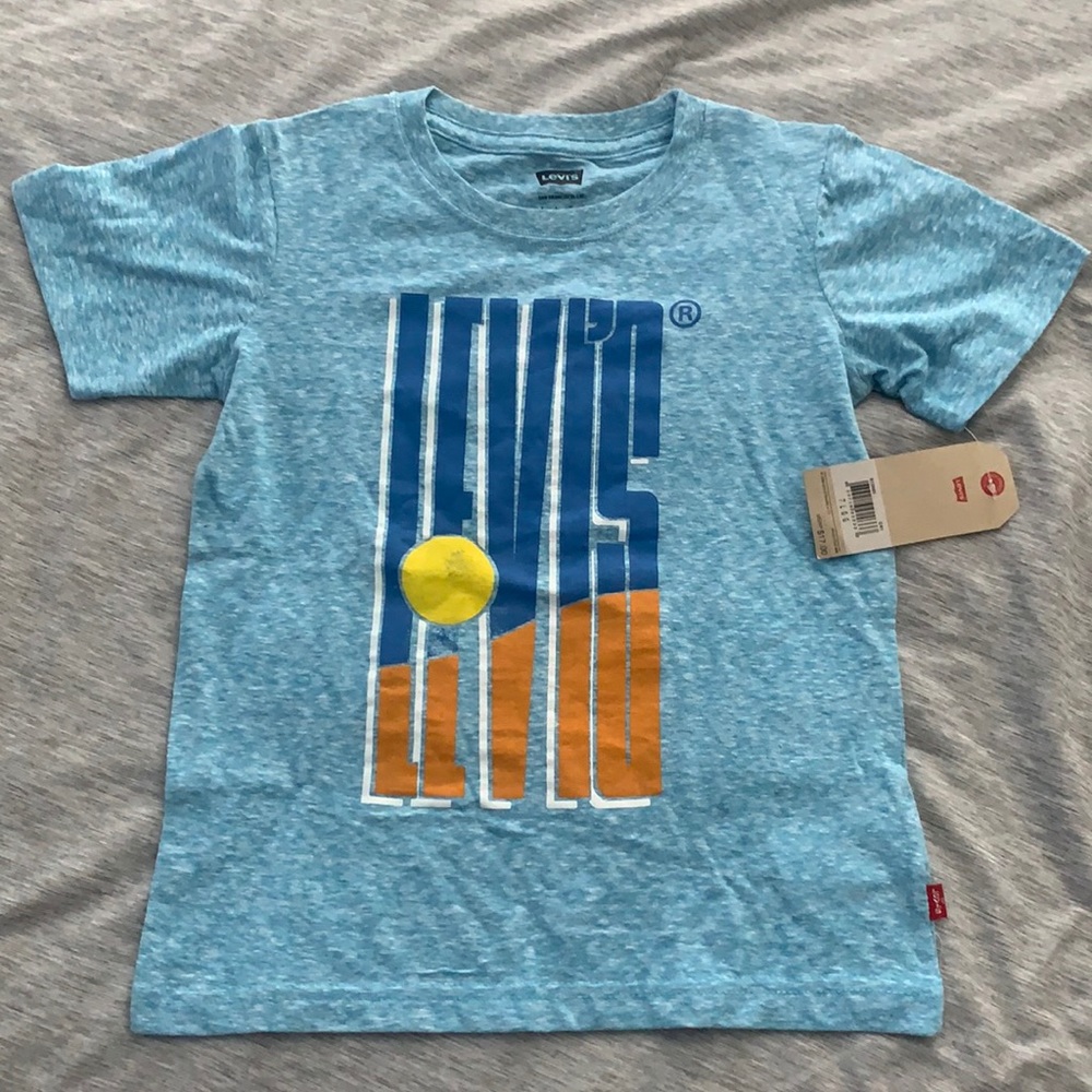 NWT Levi’s t-shirt